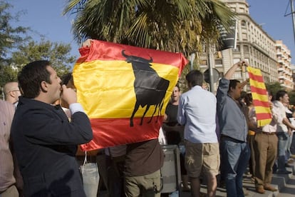 Manifestación antitaurina convocada por el PACMA ante la Monumental de Barcelona contra las corridas de toros, en septiembre de 2019.