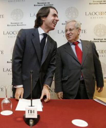 Aznar y Del Burgo, en un acto en 2008.