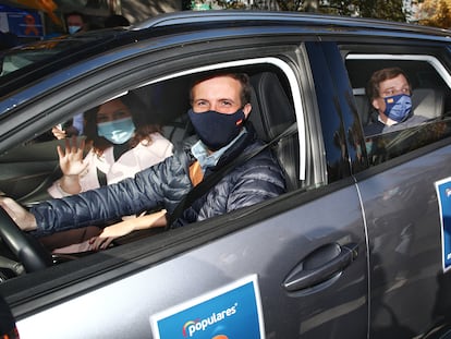 Pablo Casado, junto a Isabel Díaz Ayuso y José Luis Martínez Almeida, durante una protesta contra la nueva ley de educación.