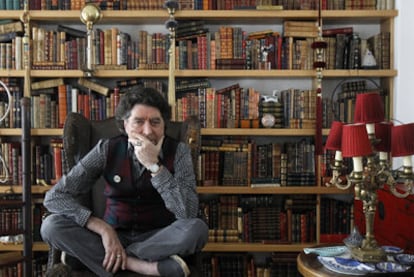 Spanish singer-songwriter Joaquín Sabina poses in his Madrid home.