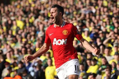 Ryan Giggs celebra el gol