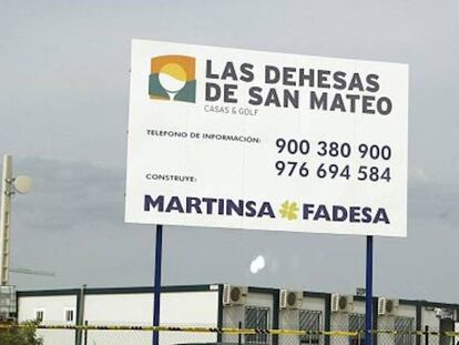 Cartel de Martinsa Fadesa en una promoción.