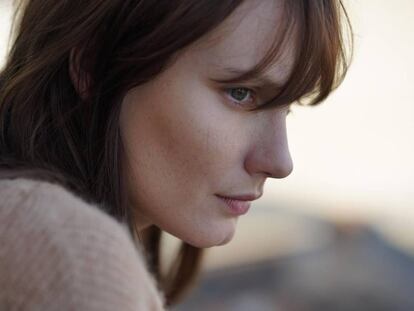 Ana Girardot, en 'Tan cerca, tan lejos'.