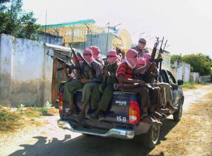Un grupo de rebeldes islamistas han anunciado en Mogadiscio que seguirán luchando a pesar del alto al fuego logrado por el Gobierno etíope y la ONU