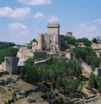 El Parador de Alarcón, en Cuenca, se ubica en un castillo fundado en el siglo XII tras la conquista de la Villa de Alarcón por los soldados del rey Alfonso VIII.