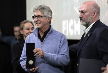 Alexander Payne recibe la Medalla de la Filmoteca UNAM en el marco del FICM, en Morelia (México).