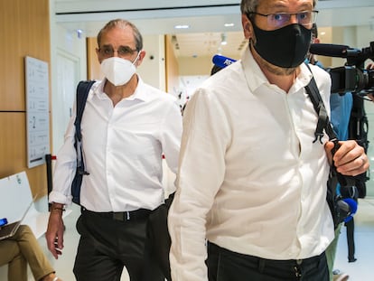 El etarra Josu Ternera (izquierda), a su llegada al Palacio de Justicia de París el pasado 15 de junio.