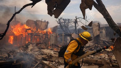 A firefighter during the January 2025 blaze in Palisades, Los Angeles.