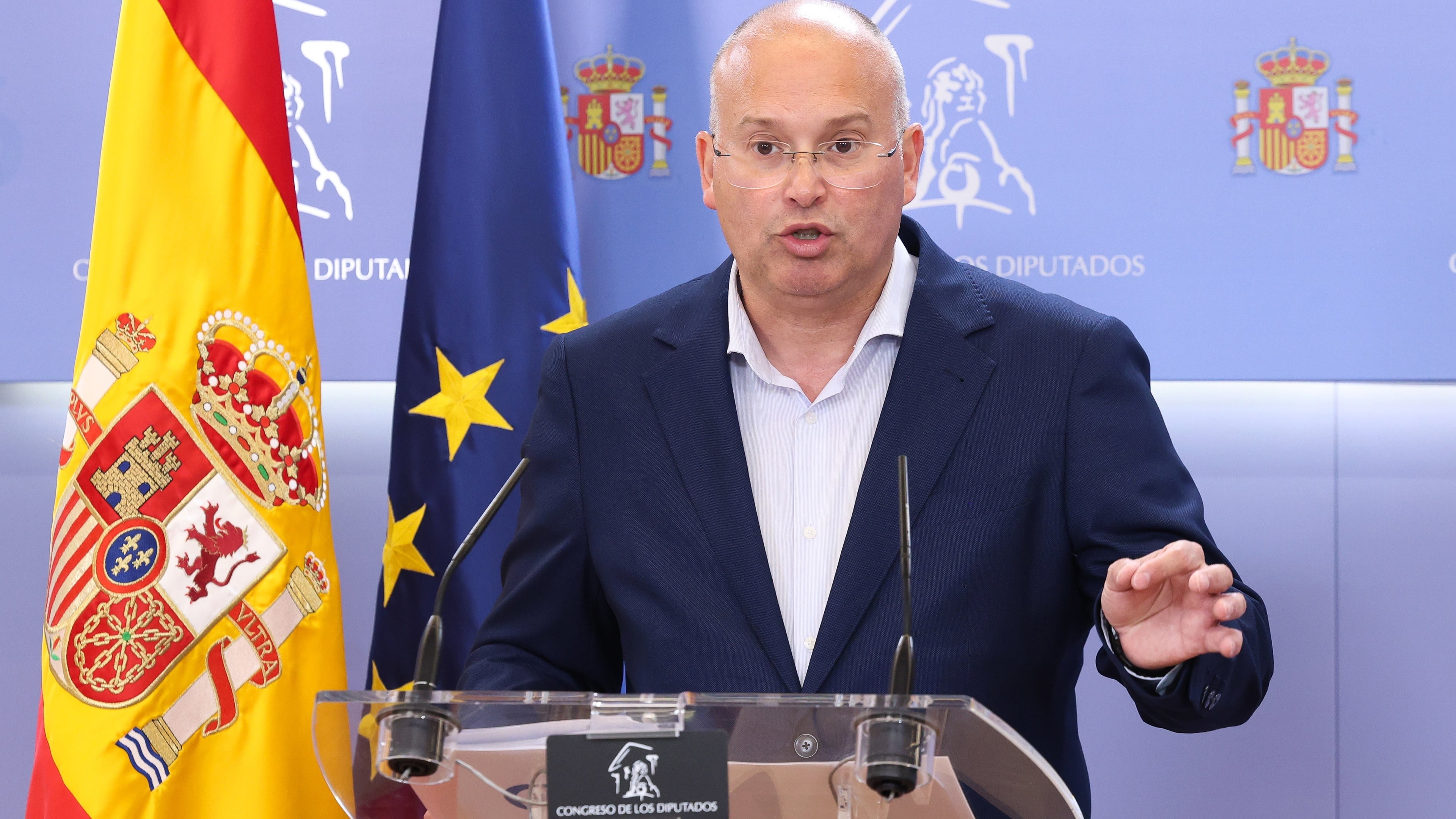 Feijóo se topa con el enfado del PNV y la línea roja de Puigdemont al sugerir una moción de censura