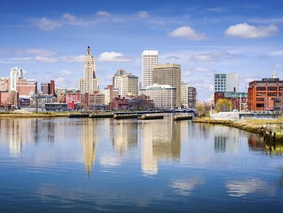 Vista de la ciudad norteamericanda de Providence desde el río del mismo nombre.