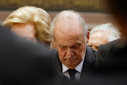 El rey emérito de Espapa, Juan Carlos, durante el funeral. 