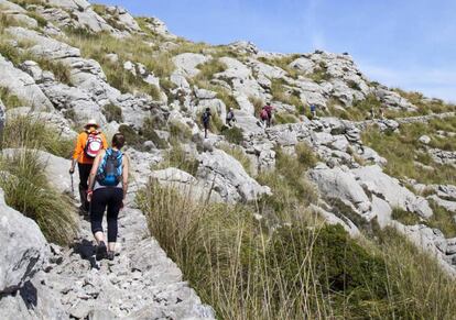 Hikers in the Tramuntana mountain range, Mallorca.