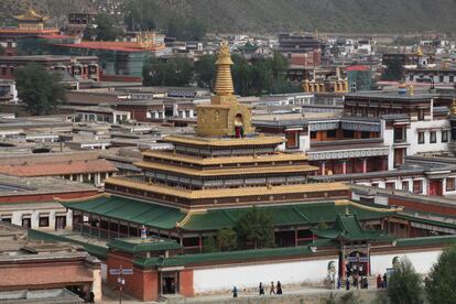 En la provincia de Gansú se puede visitar el mayor monasterio lama fuera de Tibet: se trata del monasterio de Labrang, en la comarca autónoma independiente de Xiahe.