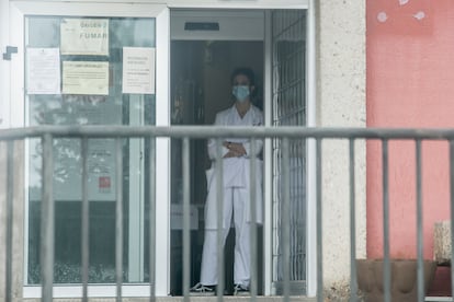 Entrada al Centro de Salud de Manzanares el Real (Madrid). SANTI BURGOS