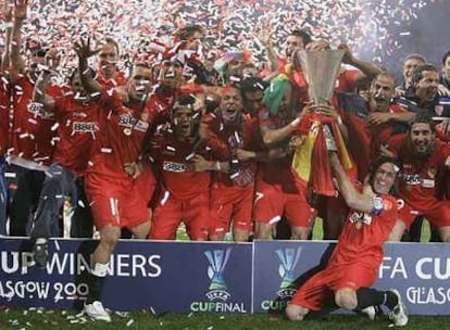 El Sevilla celebra su victoria frente al Espanyol en la final de la Copa de la UEFA en 2007.