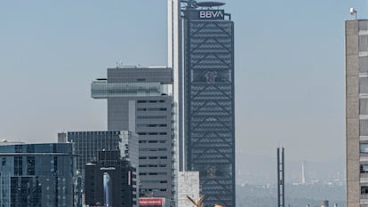 Vista de la Torre Bancomer en la Ciudad de México, en una imagen de archivo.