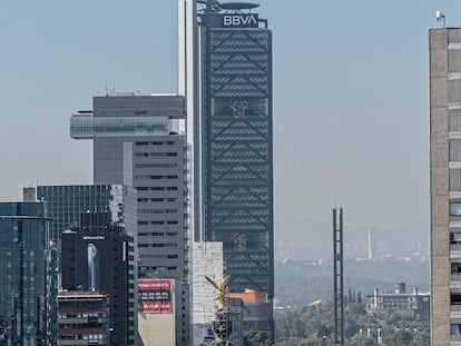 Vista de la Torre Bancomer en la Ciudad de México, en una imagen de archivo.