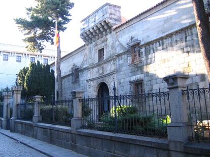 Façana de l'Arxiu Militar d'Àvila, on es va portar la documentació de la Generalitat requisada per la Gestapo.