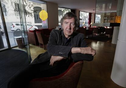 Rafael Argullol, poeta, retratado en el madrileño Hotel de las Letras.