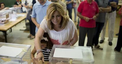 La presidenta de la Junta de Andalucía, Susana Díaz, vota esta mañana en Sevilla.