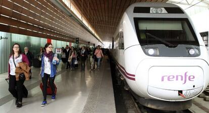 Tren de Renfe en la estación Indalecio Prieto de Bilbao.