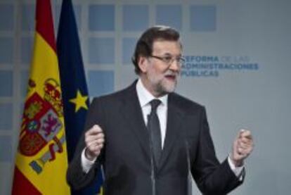 GRA192 MADRID, 10/02/2014.- El presidente del Gobierno, Mariano Rajoy, durante su intervención en la clausura de una jornada europea en la que España ha explicado el proceso de reforma de las administraciones públicas a ministros de Francia, Reino Unido, Portugal, Italia y Polonia, y en la que Rajoy ha anunciado que dicha reforma "avanza a un ritmo imparable" y que las medidas de eliminación de duplicidades, mejora de la eficiencia y simplificación administrativa acumulan ya unos ahorros de 7.384 millones de euros. EFE/Emilio Naranjo