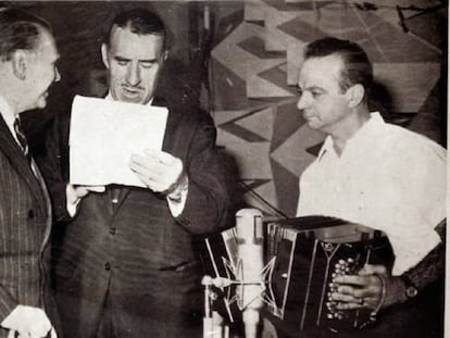 Portada del disco 'El tango', con letras de Borges y música de Piazzolla. Canta Edmundo Rivero (centro).