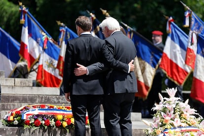 Macron (izquierda) y Steinmeier, el lunes en Oradour-sur-Glane (Francia).