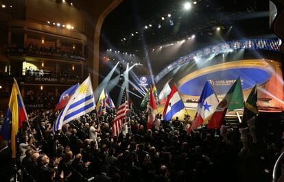 Sorteo de la Copa América Centenario en el Hammerstein de Nueva York