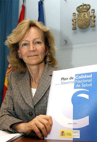 Elena Salgado, ministra de Sanidad, presenta el Plan de Calidad.