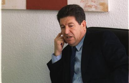 El expresidente del Valencia Jaime Ort&iacute; en una foto de archivo en su despacho.