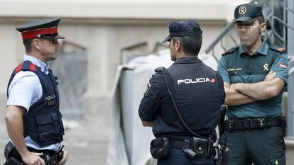 Reuni&oacute;n de coordinaci&oacute;n en Barcelona de los cuerpos de seguridad sobre el 1-O. 