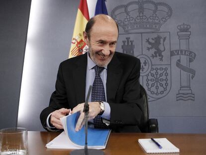 Alfredo Pérez Rubalcaba, tras el Consejo de Ministros.