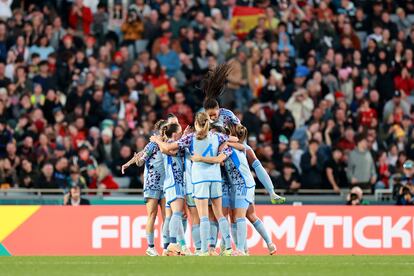 Las jugadoras de la selección española celebran el segundo gol de España ante Suiza en el Mundial de Australia y Nueva Zelanda.