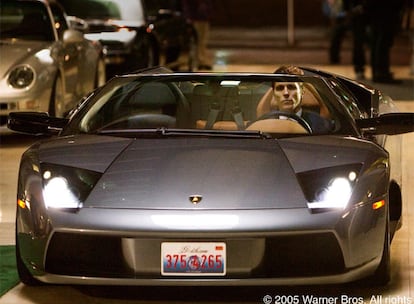 Vestido de Armani, el actor Christian Bale conduce un Lamborghini en <i>Batman Begins</i>, quinta película de la serie dedicada al héroe del comic.