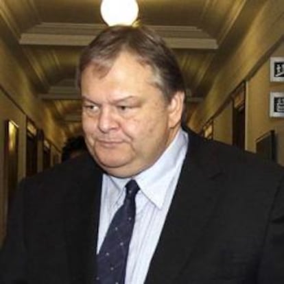 El ministro de Finanzas griego, Evangelos Venizelos, a su llegada a la reunion del Gabinete el 2 de octubre, en Atenas.