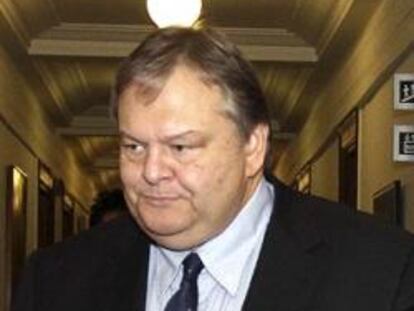 El ministro de Finanzas griego, Evangelos Venizelos, a su llegada a la reunion del Gabinete el 2 de octubre, en Atenas.