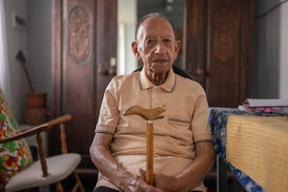 Blas Jaime, en el comedor de su casa. 

