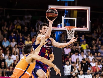 Leandro Bolmaro en el Barça-València.