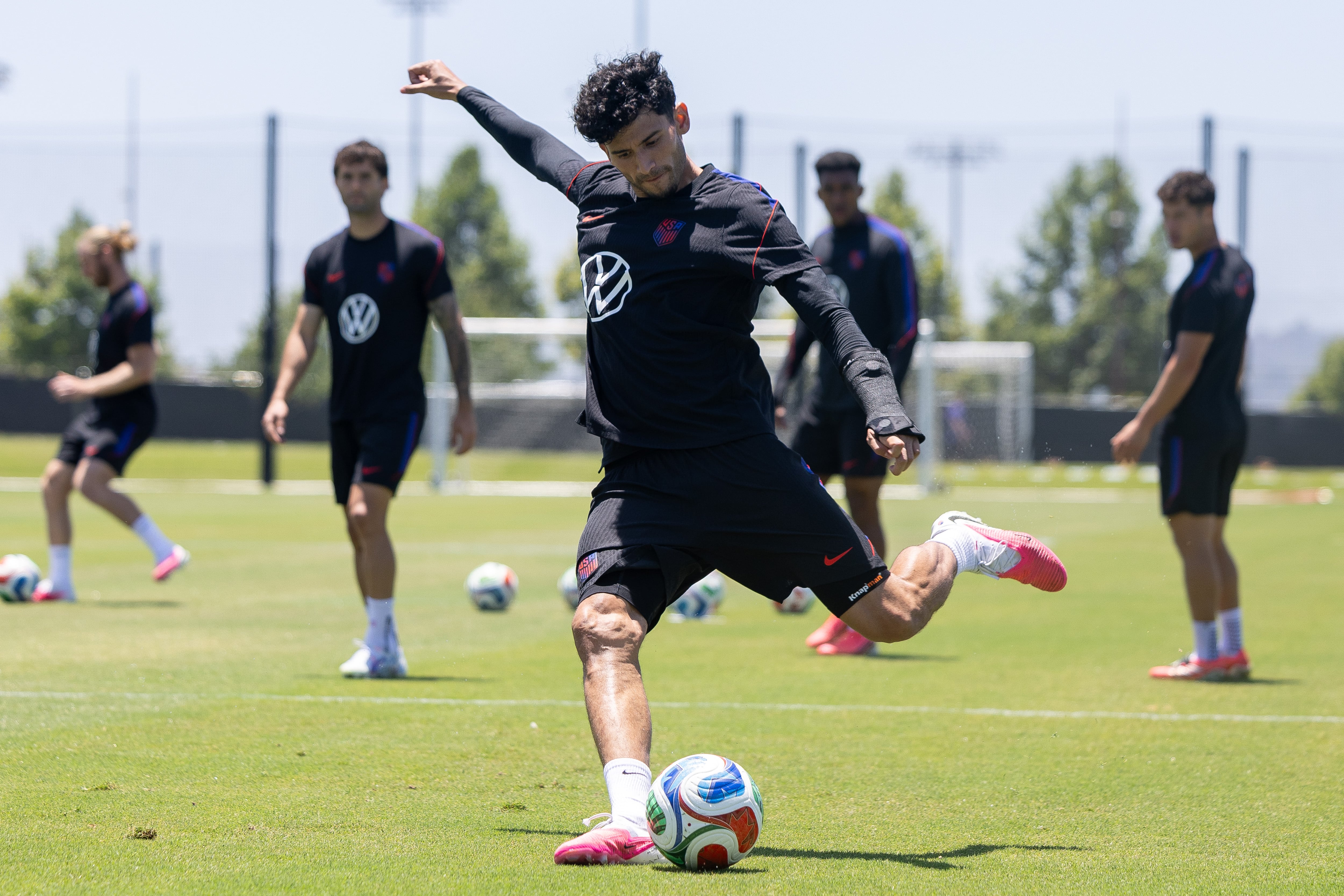 Estados Unidos, una selección interracial y mestiza que arranca en un estadio que teme las redadas migratorias de Trump