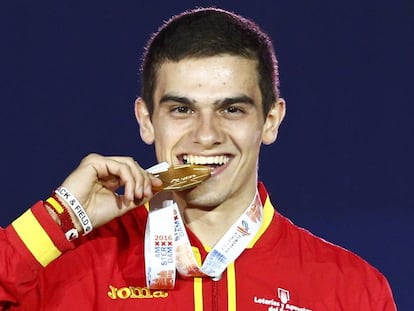 Bruno Hortelano posa con la medalla de oro en el Campeonato de Europa.