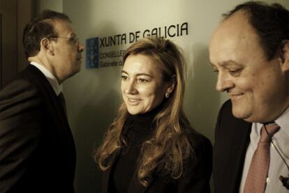 De izquierda a derecha, Pego, Fernández Currás y García de Paredes, en la Consellería de Facenda