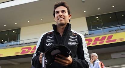 Checo Pérez piloto mexicano en los entrenamientos previos al Gran Premio