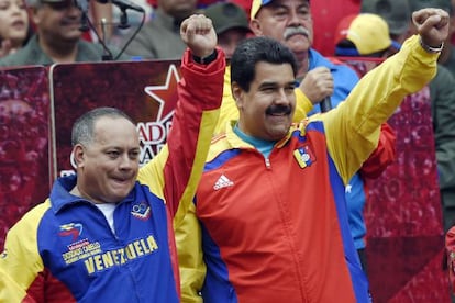 O presidente da Assembleia venezuelana, Diosdado Cabello, acompanha Nicolás Maduro em um comício.