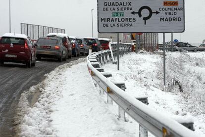 La M-862, con problemas para conectar con la M-609 de Miraflores a Madrid a causa de la nieve.