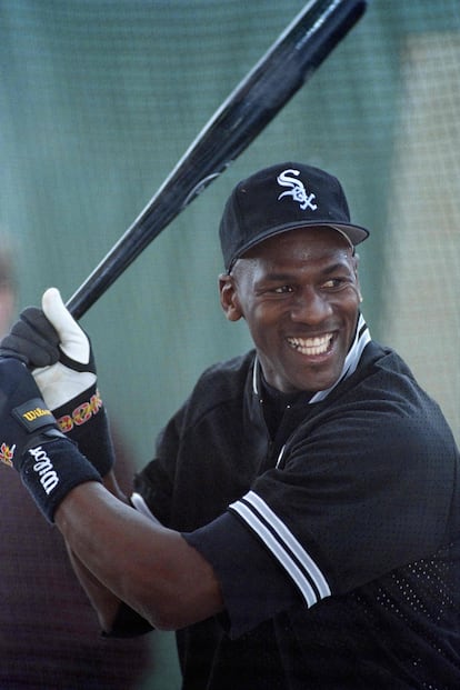 Michael Jordan after replacing the ball with the bat in the fall of 1993. 