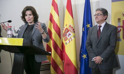 Soraya Sáenz de Sanatmaria i Enric Millo aquest dilluns.
