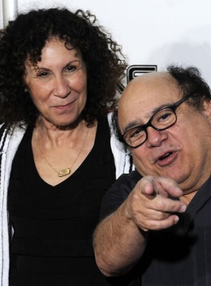 El actor Danny DeVito asistió anoche, junto a su esposa, Rhea Perlman, a la apertura del Festival de Cine de Beverly Hills 2008. Ambos hacen un <i>cameo</i> en la película <i>Cat Dragged In</i>.