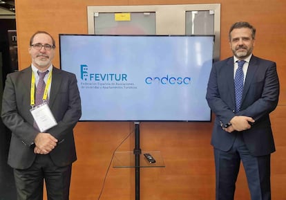 Endesa y Fevitur se han unido para promover que 185.000 apartamentos turísticos consuman energía sostenible. El acuerdo también facilita la gestión y elimina la incertidumbre a propietarios sobre lo que van a pagar en la factura, pues la eléctrica ofrece una cuota mensual estable.