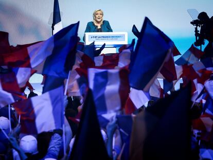 La líder del Reagrupamiento Nacional francés, Marine Le Pen, en un mitin para las elecciones europeas, este domingo en París.